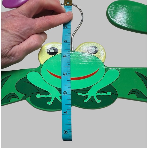 Kidorable Frog Shaped Wooden Kids Hangers Set of 7 - Picture 4 of 6